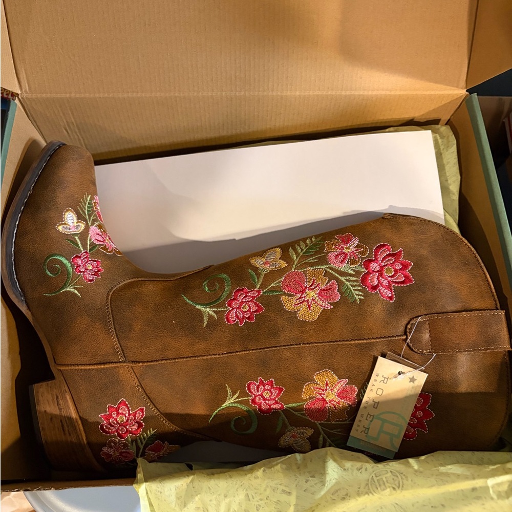 NEW Roper Brown Cowboy Cowgirl Boots with Floral Embroidery NWT in box - Picture 3 of 15